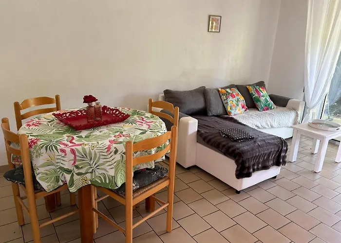 بيت للعطل Albizias 3 *